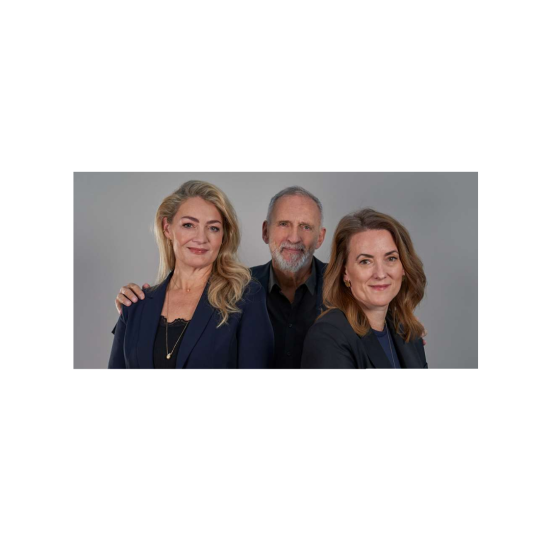 Jussi Adler-Olsen med Line Holm og Stine Bolther