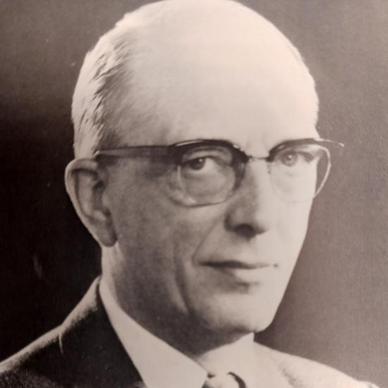 Sort-hvid portræt af borgmester Johan Steenstrup.