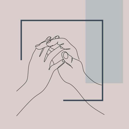 To hænder bliver forenet i flettede fingre.