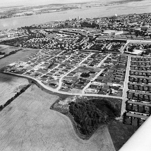 Sort-hvid luftfoto af beboelsesområdet Barsebæk.