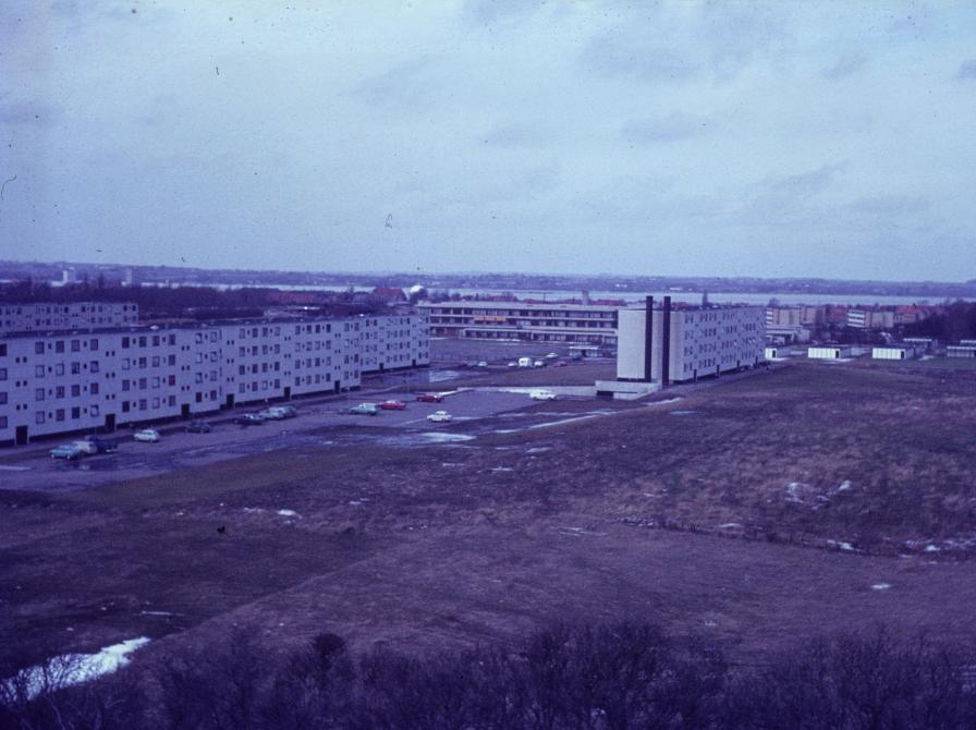 Farvefoto fra luften af beboelsesområdet Agervang.